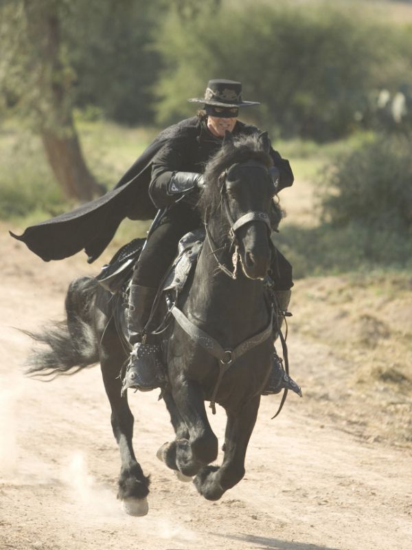 The Legend of Zorro (2005) Martin Campbell Synopsis